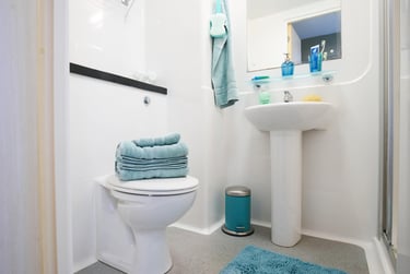 Lower Ground Floor En Suite at Europa, 190 Erskine Street, City Centre, Liverpool, L61AL - Image 5